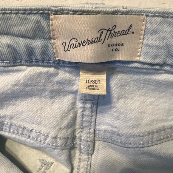 Universal thread Jean shorts - Picture 3 of 3